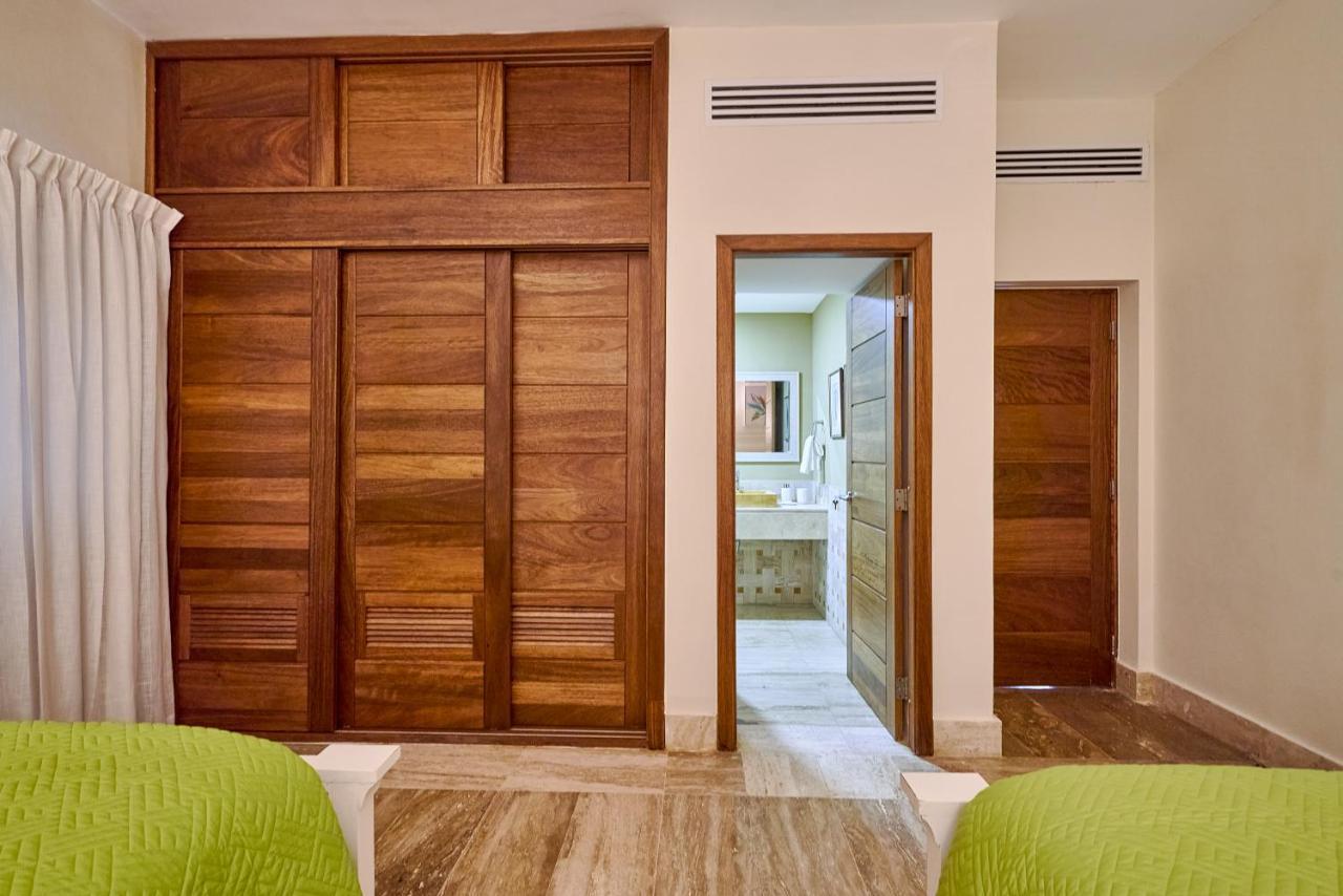 Costa Atlantica Punta Cana - Beach Vacation Condos 외부 사진