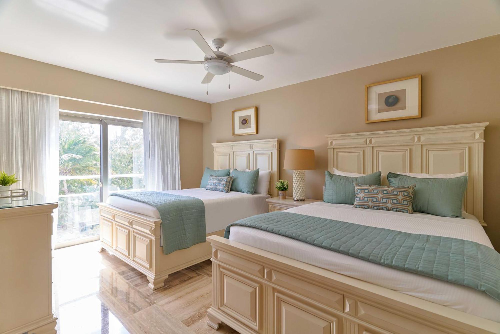 Costa Atlantica Punta Cana - Beach Vacation Condos 외부 사진