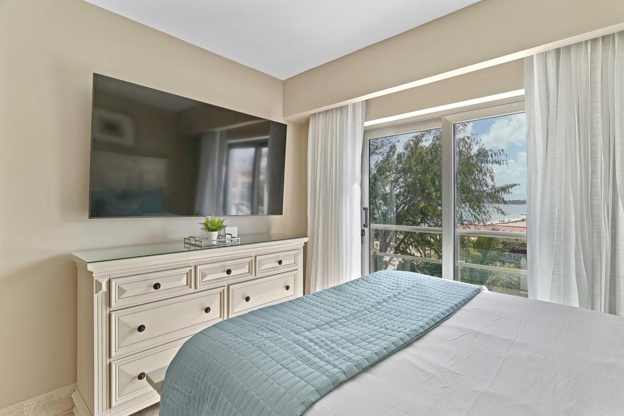 Costa Atlantica Punta Cana - Beach Vacation Condos 외부 사진