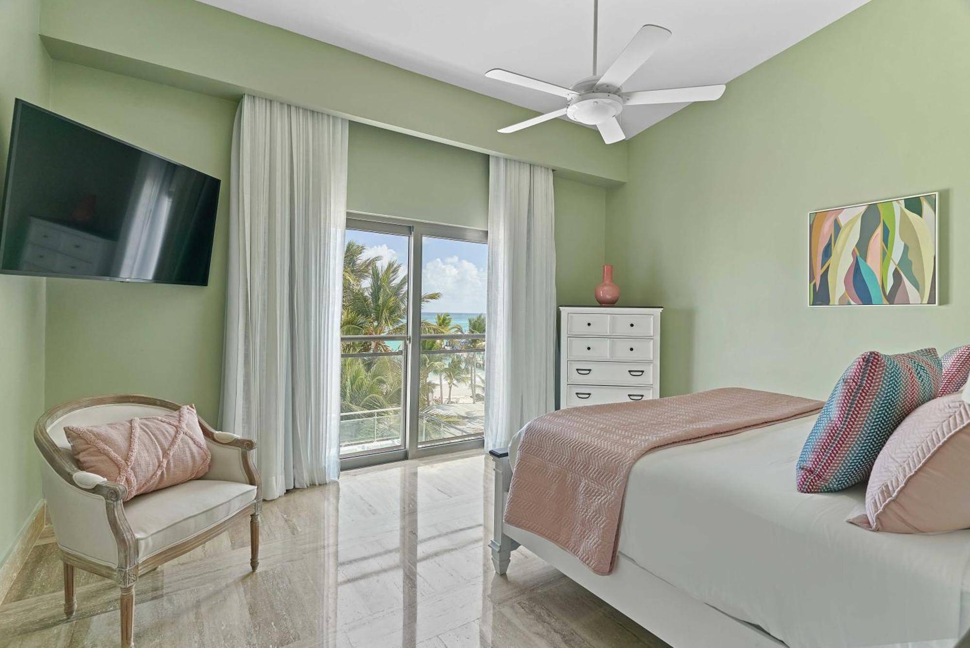 Costa Atlantica Punta Cana - Beach Vacation Condos 외부 사진